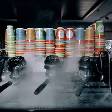 Μηχανή espresso και ποτήρια Coffee Room